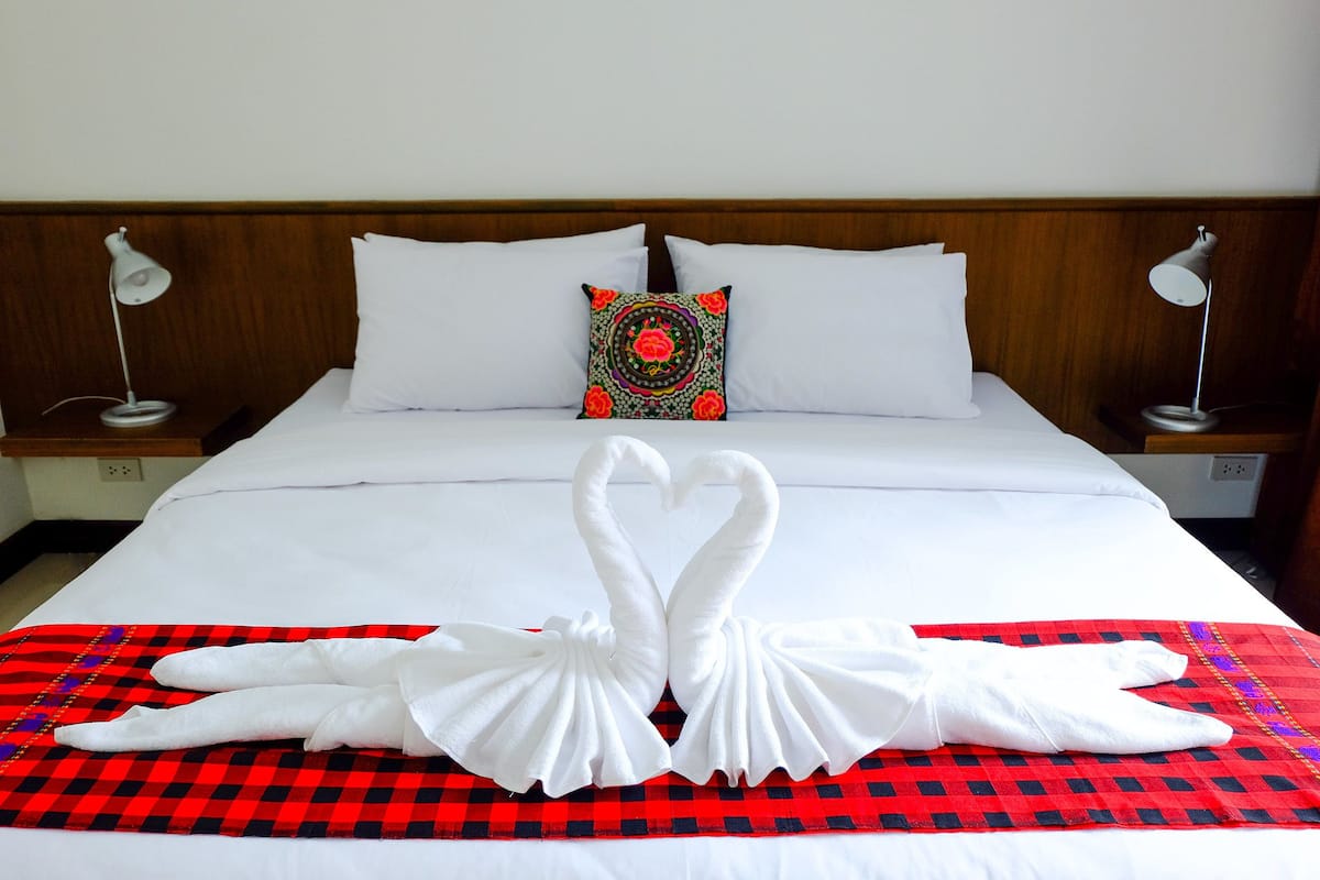 Deluxe Double Room, 1 King Bed, Non Smoking, Hill View