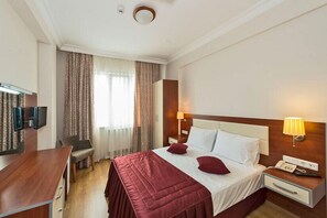 Single Room | Minibar, in-room safe, desk, iron/ironing board - La Garden Hotel (Istanbul)
