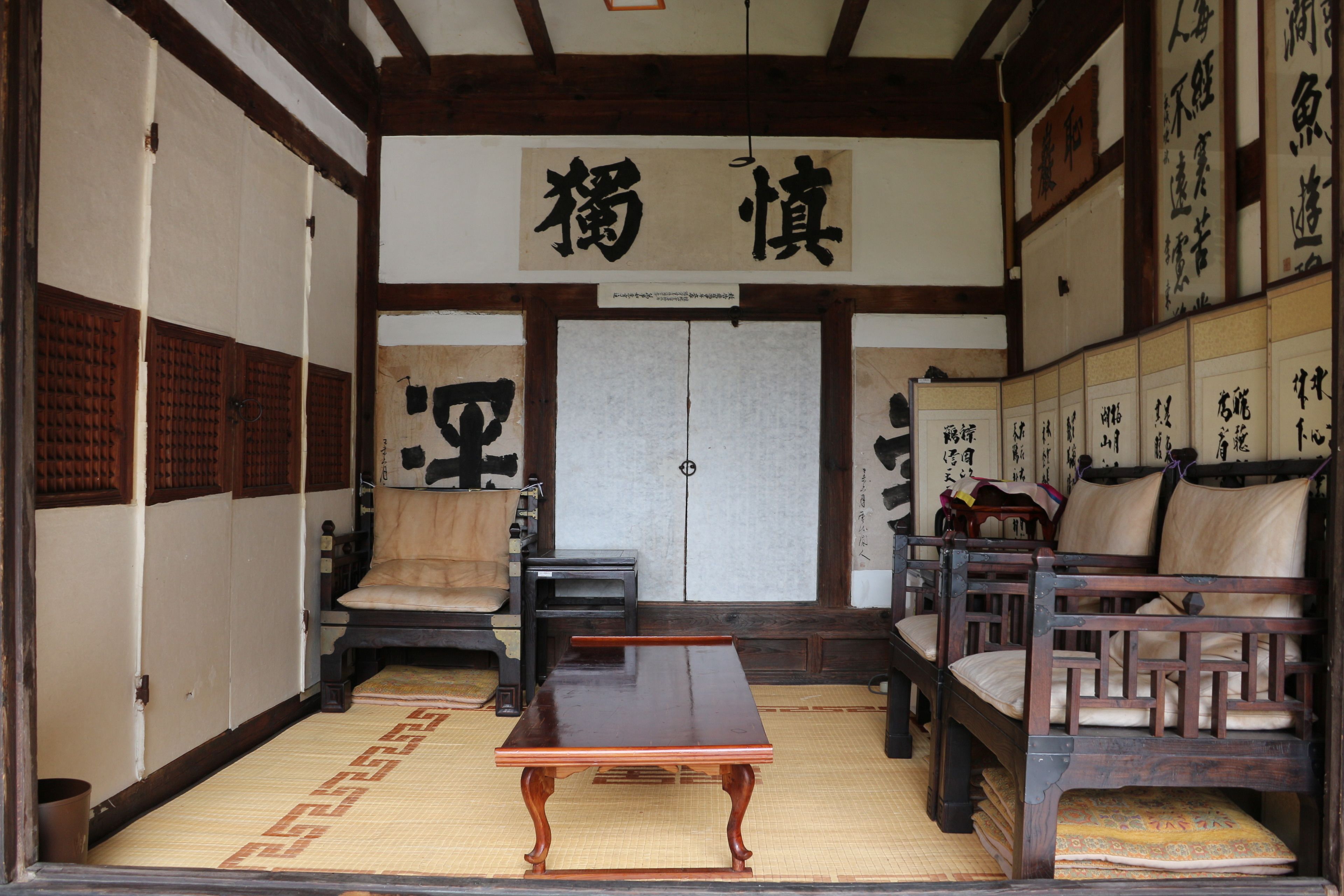 Traditional Room (Sarangbang) | Free WiFi