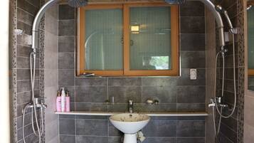 Traditional Room (Daemoonchae) | Bathroom | Shower, hair dryer, towels, soap