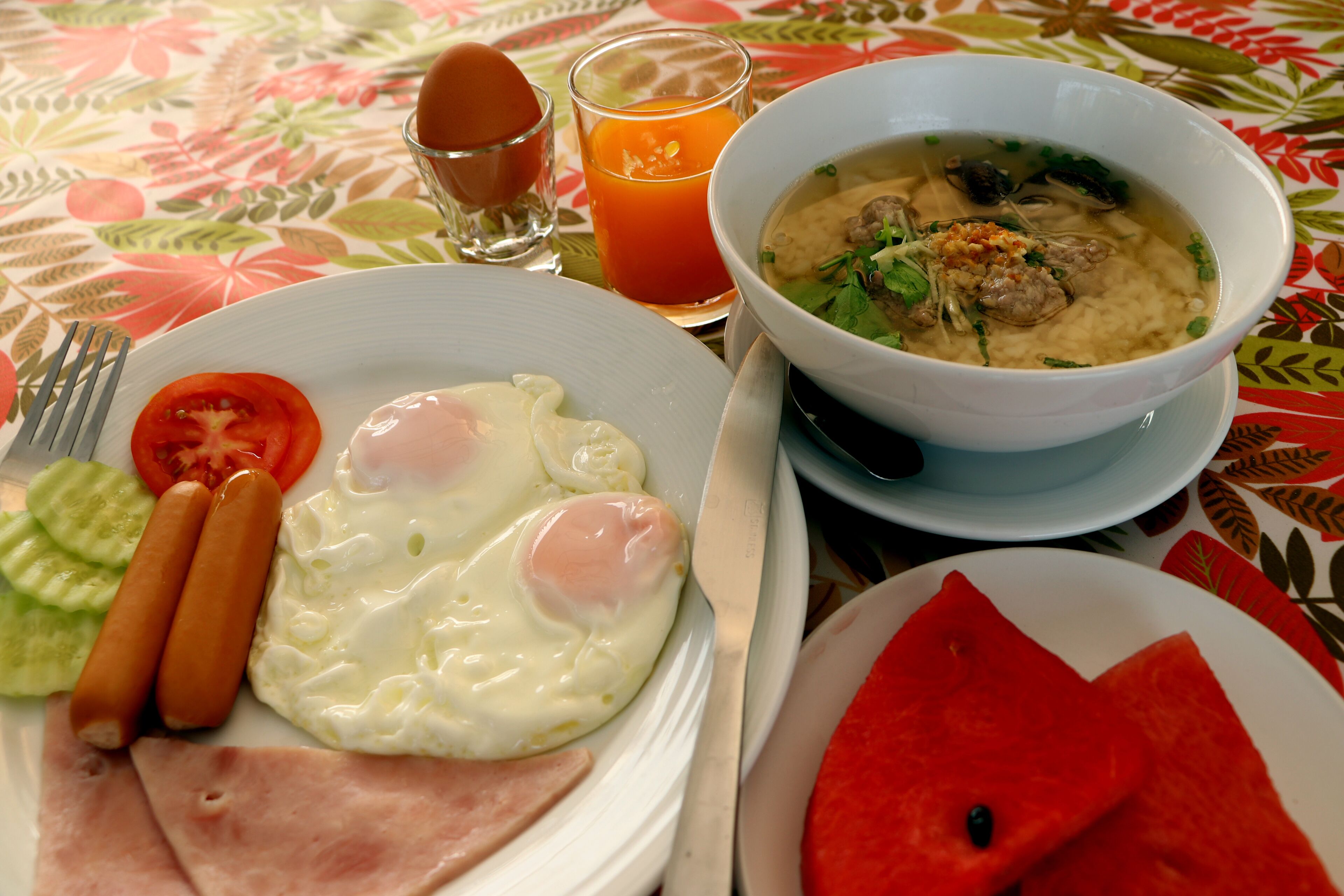 daily continental breakfast (thb 120 per person)