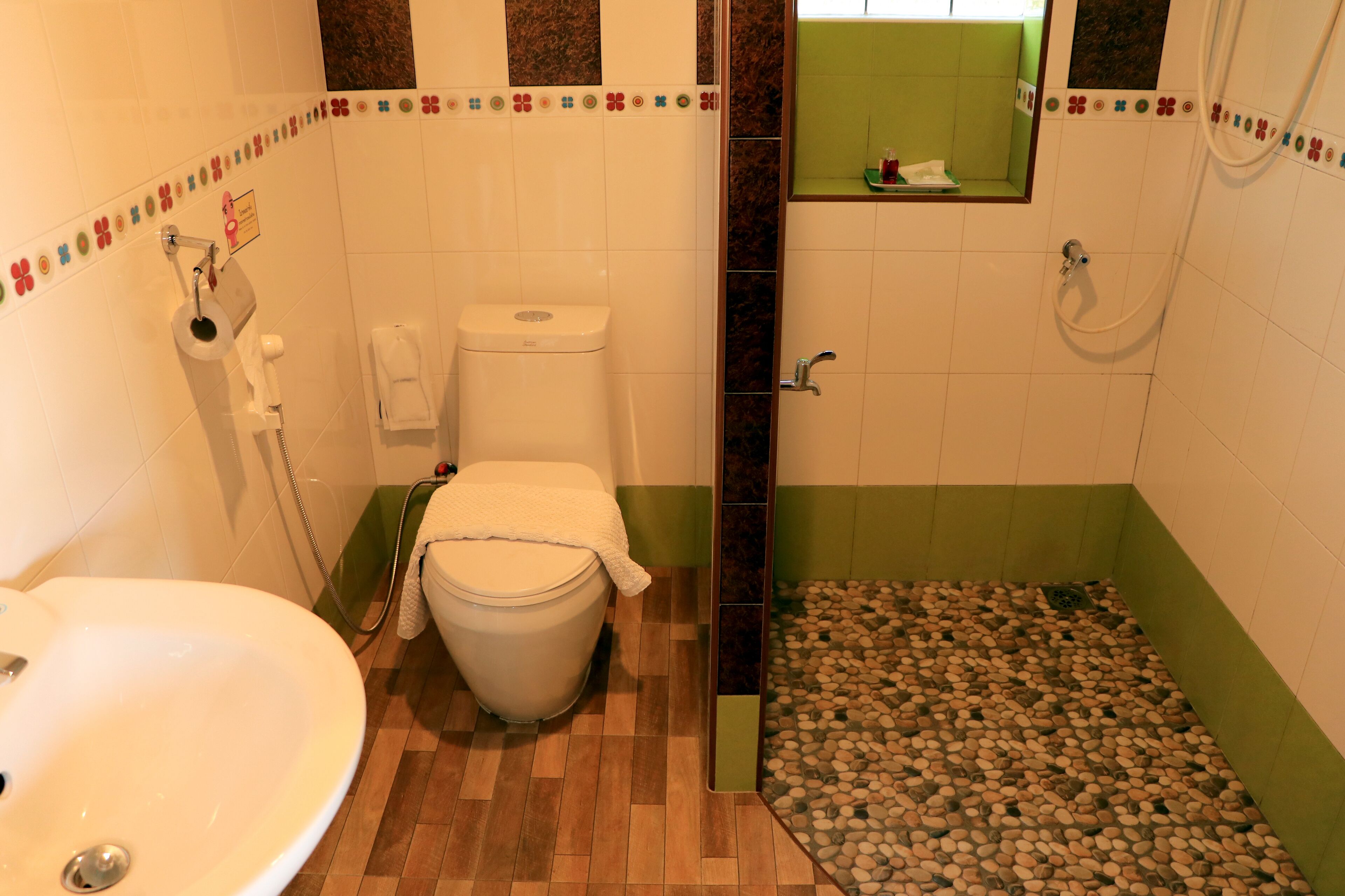 vip room | desk, free wifi