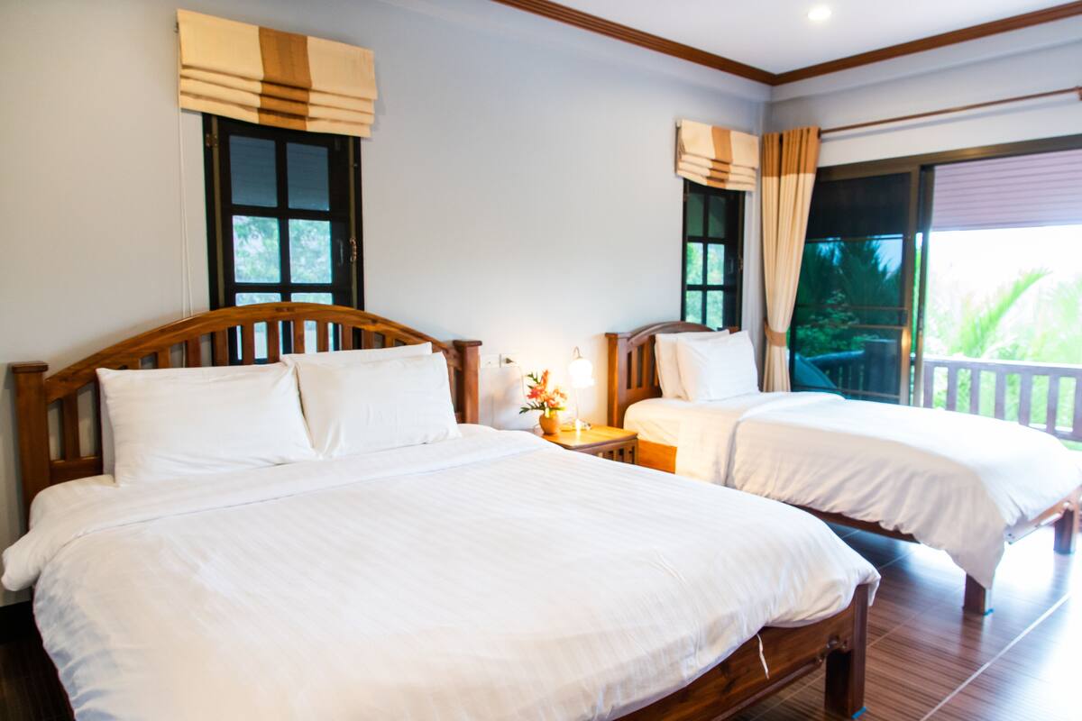 Triple Room | Bàn, truy cập Internet không dây miễn phí 