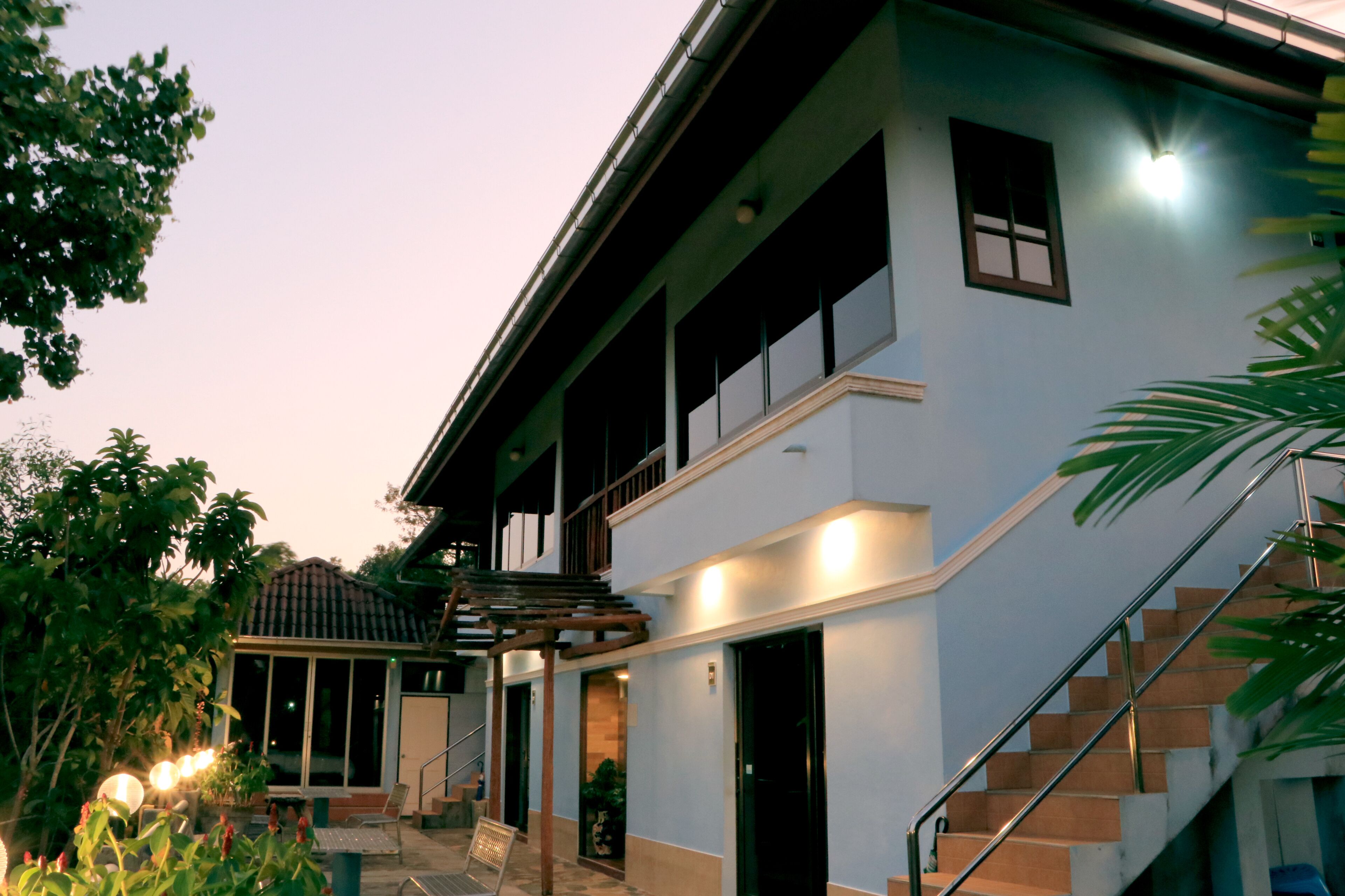 vip room | desk, free wifi