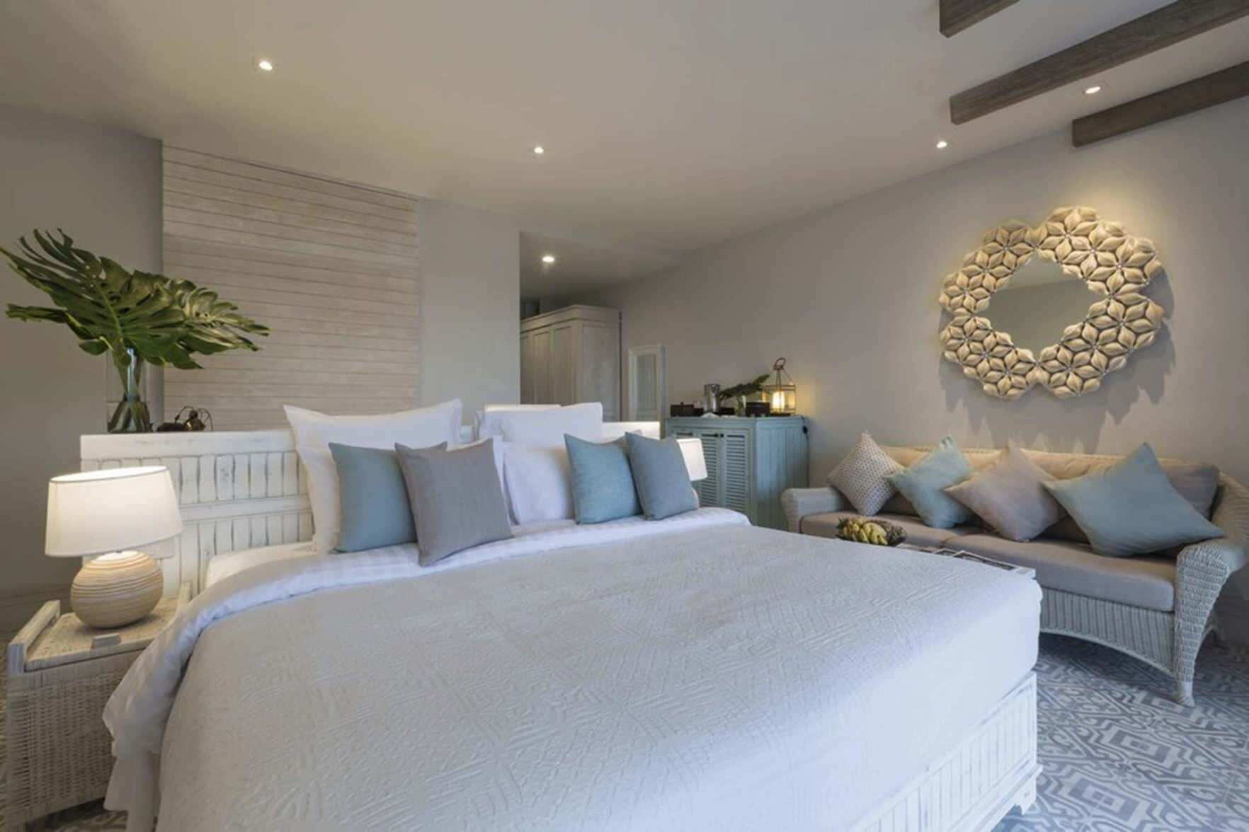 Ropa de cama de alta calidad y minibar 
