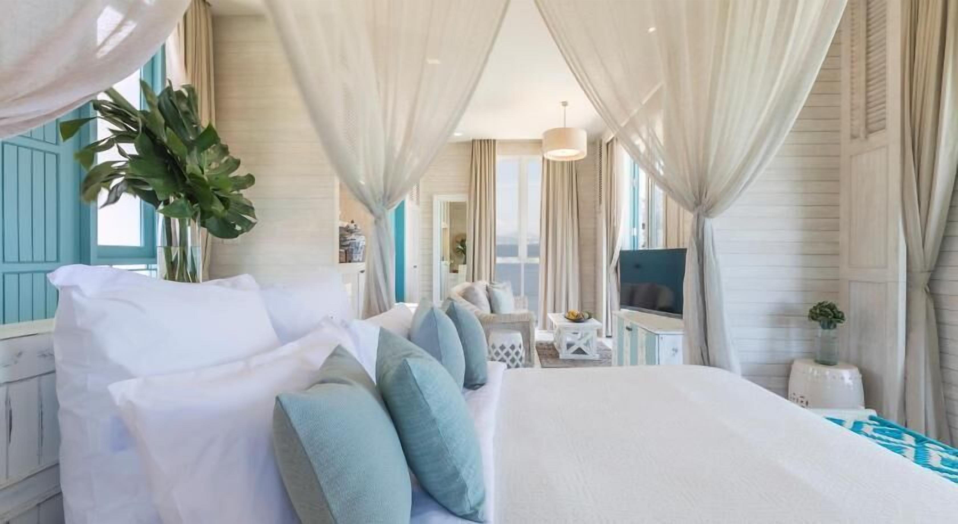 Ropa de cama de alta calidad y minibar 