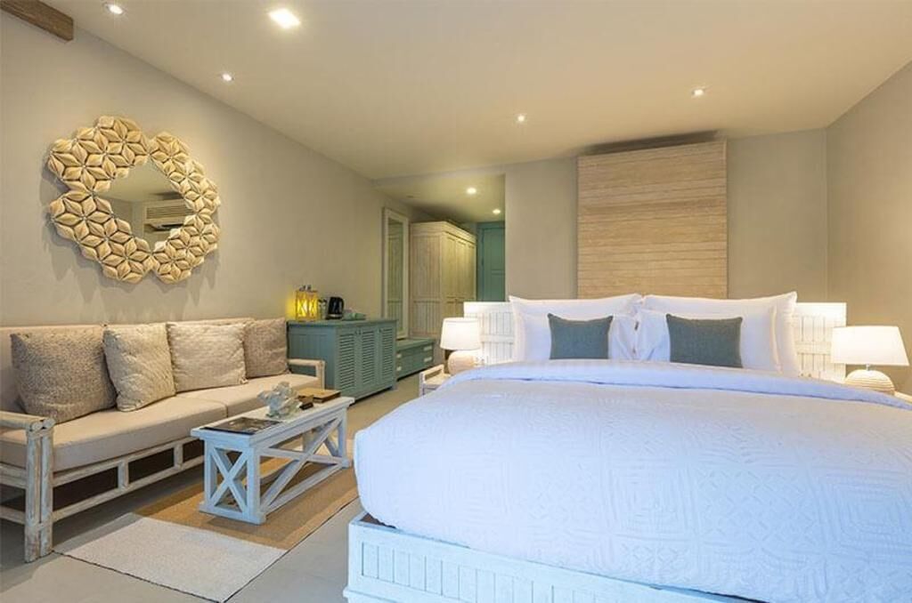 Ropa de cama de alta calidad y minibar 