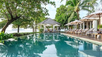 Outdoor pool, pool umbrellas, sun loungers