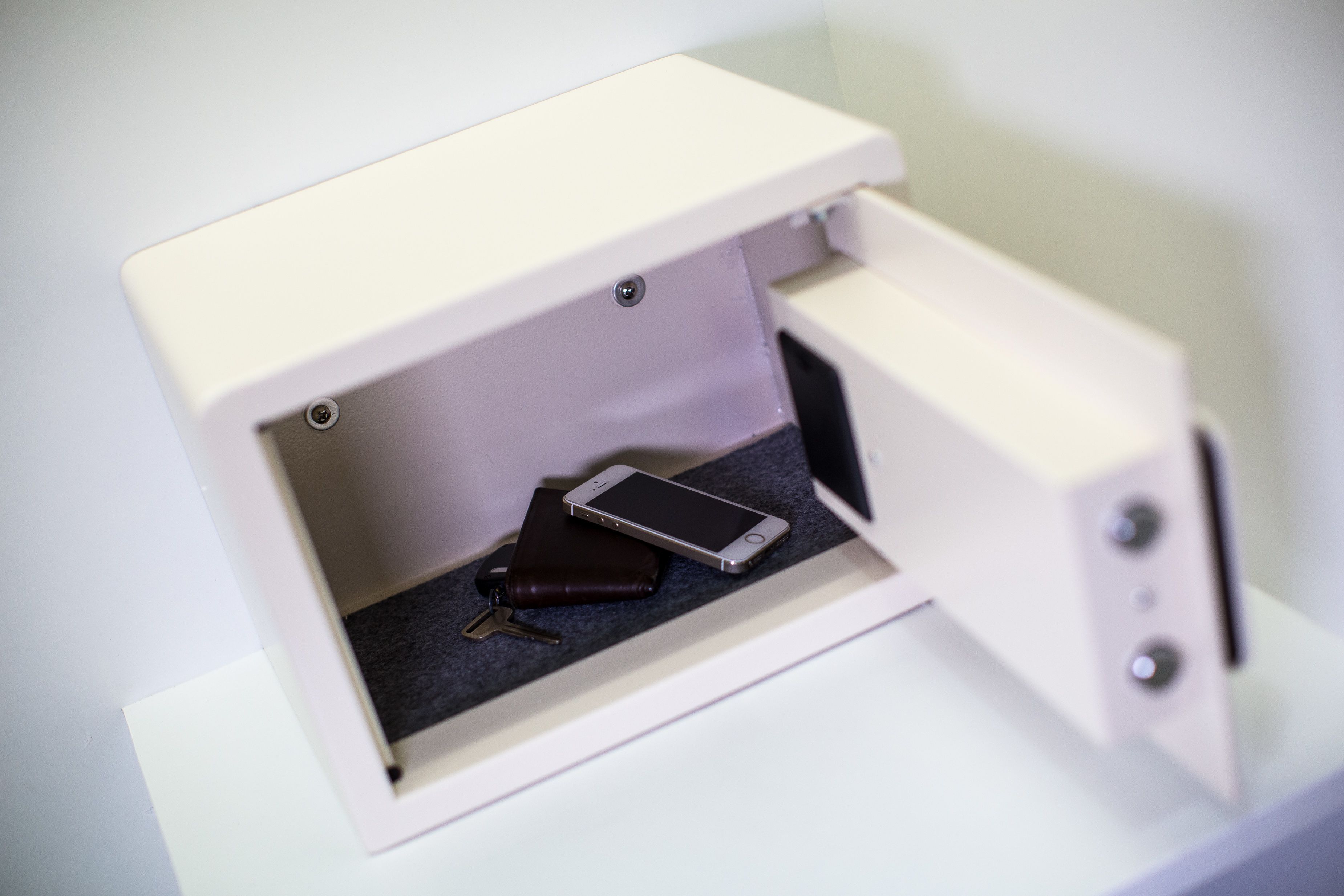 standard room, 1 double or 2 single beds | safe