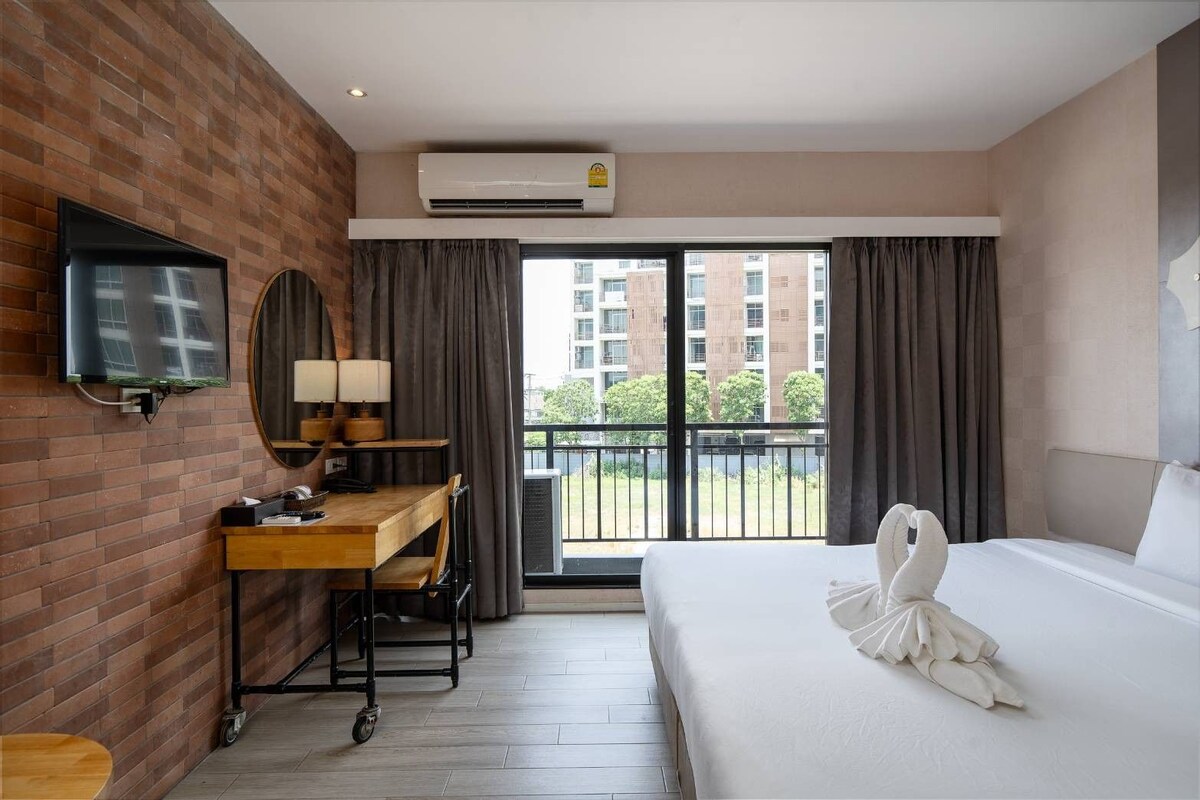 Superior Double Room | In-room safe, desk, WiFi (free), bed sheets