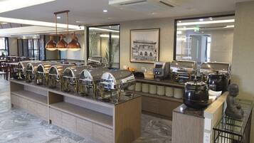 Daily buffet breakfast (THB 170 per person)