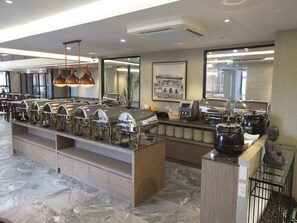 Frokostbuffé hver dag (THB 170 per person)