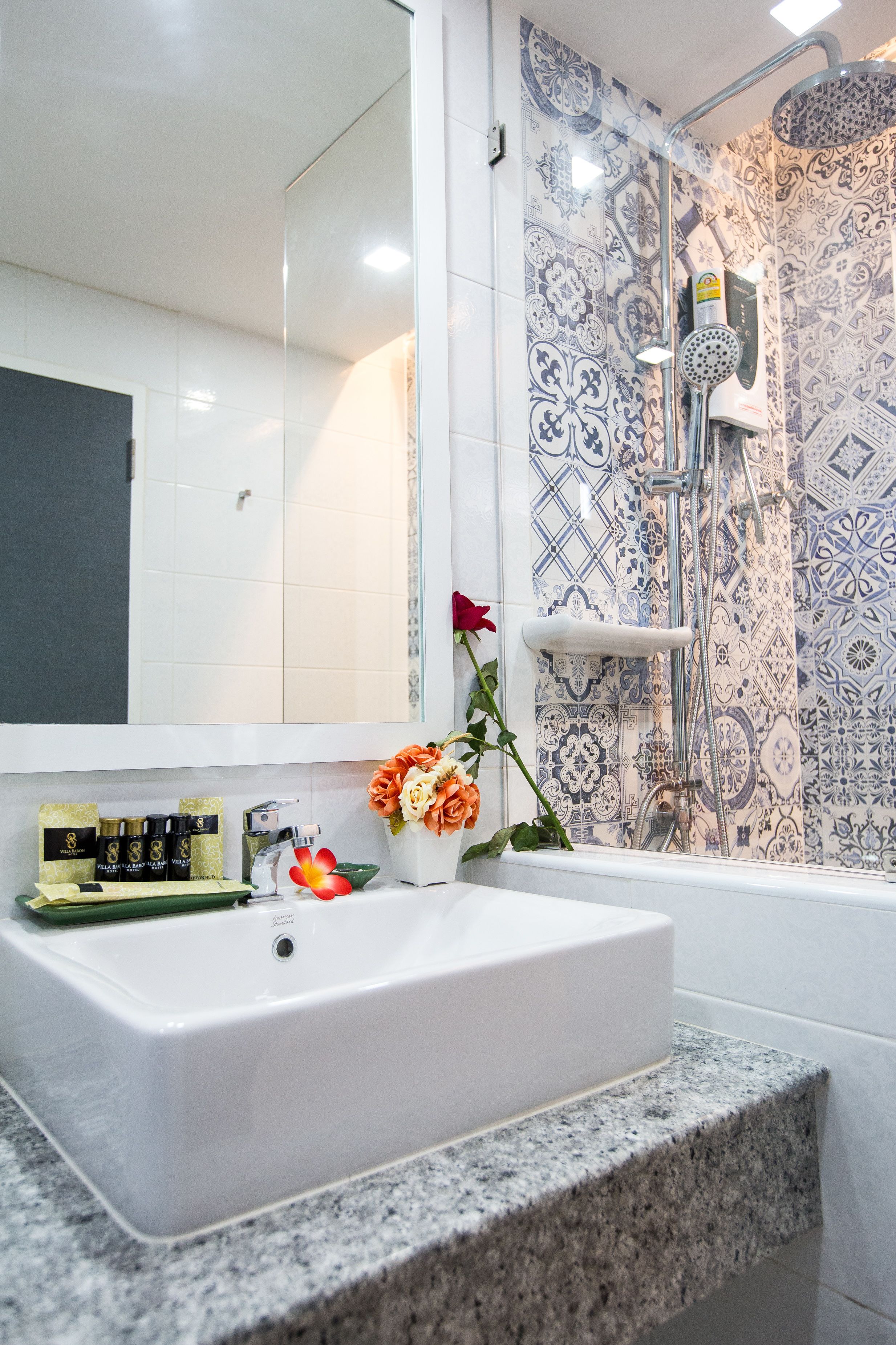 studio | bathroom | shower, free toiletries, hair dryer, slippers