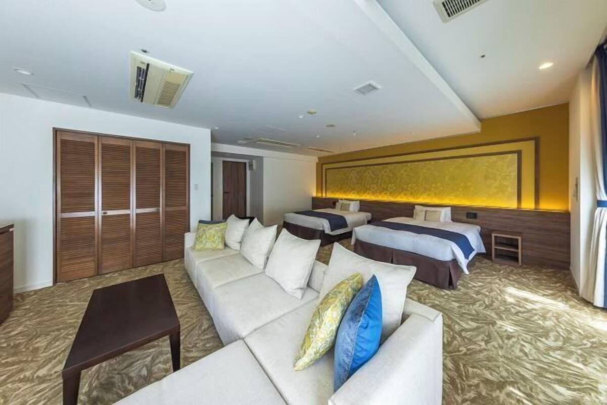 In-room safe, soundproofing, free WiFi, bed sheets
