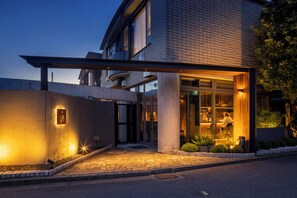 Breakfast, lunch, dinner served; farm to table cuisine  - WeBase Kamakura (Kamakura)