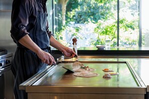 Desayuno continental diario (JPY 2750 por persona)