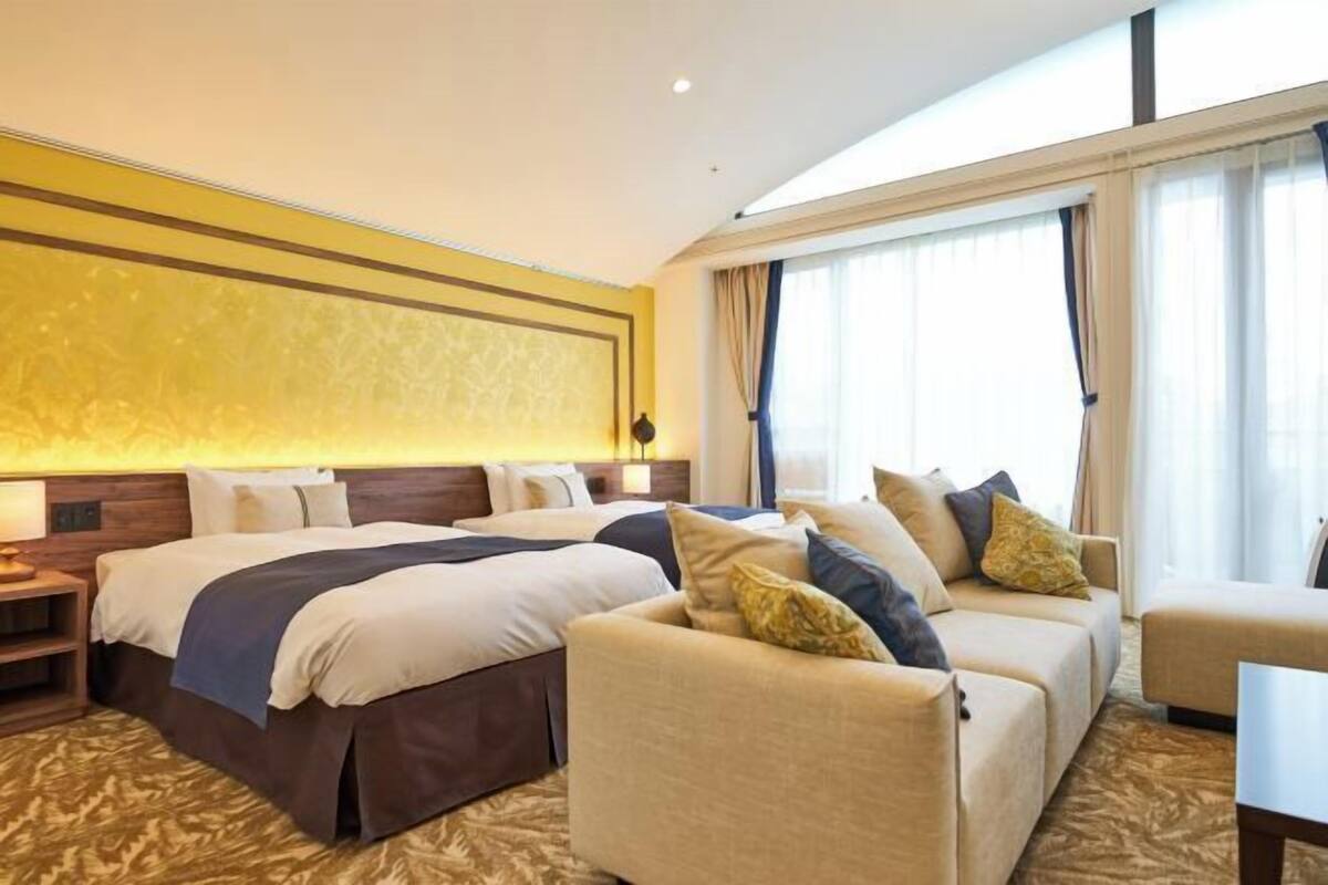 In-room safe, soundproofing, free WiFi, bed sheets