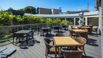 Der serveres morgenmad, frokost, aftensmad og retter fra jord til bord