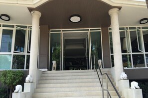 Pintu masuk hartanah