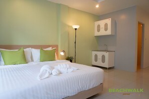 Deluxe Double Room, Balcony | Peti besi dalam bilik, katil lipat simpan/tambahan, Wi-fi percuma 