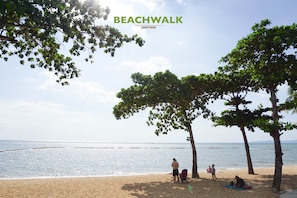 On the beach - Beachwalk Jomtien (Pattaya)