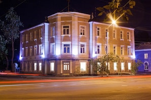 Exterior - Mikhail Strogov Hotel (Irkutsk)