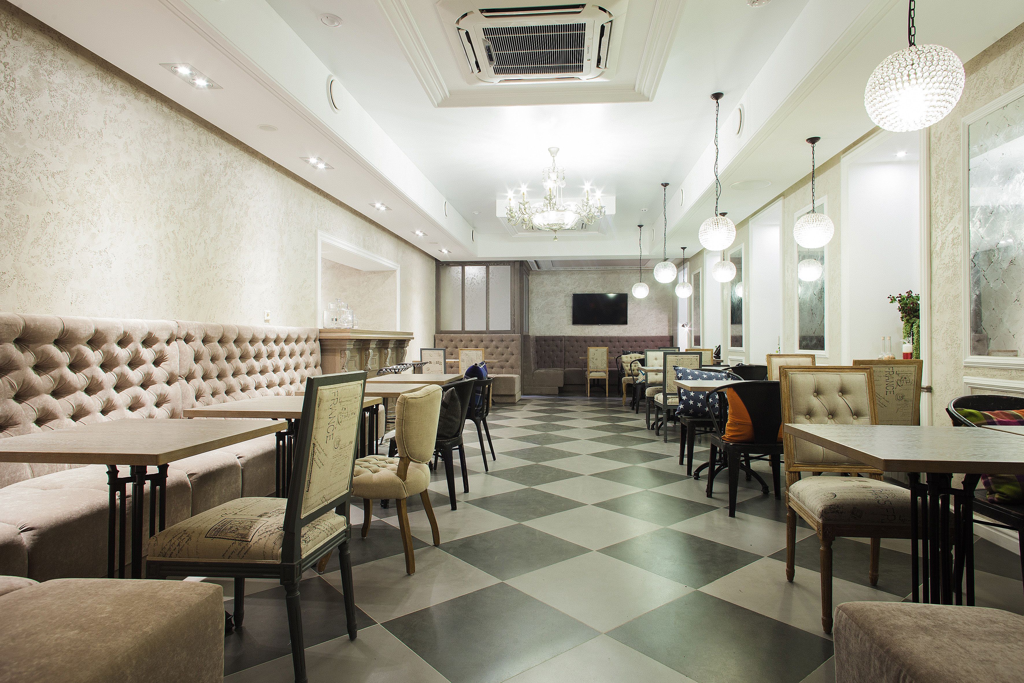 Free daily cooked-to-order breakfast 