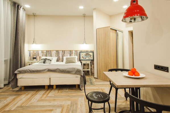 Premium bedding, down duvets, minibar, in-room safe - Mikhail Strogov Hotel (Irkutsk)