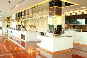 3 restaurantes: opção de café da manhã, almoço e jantar