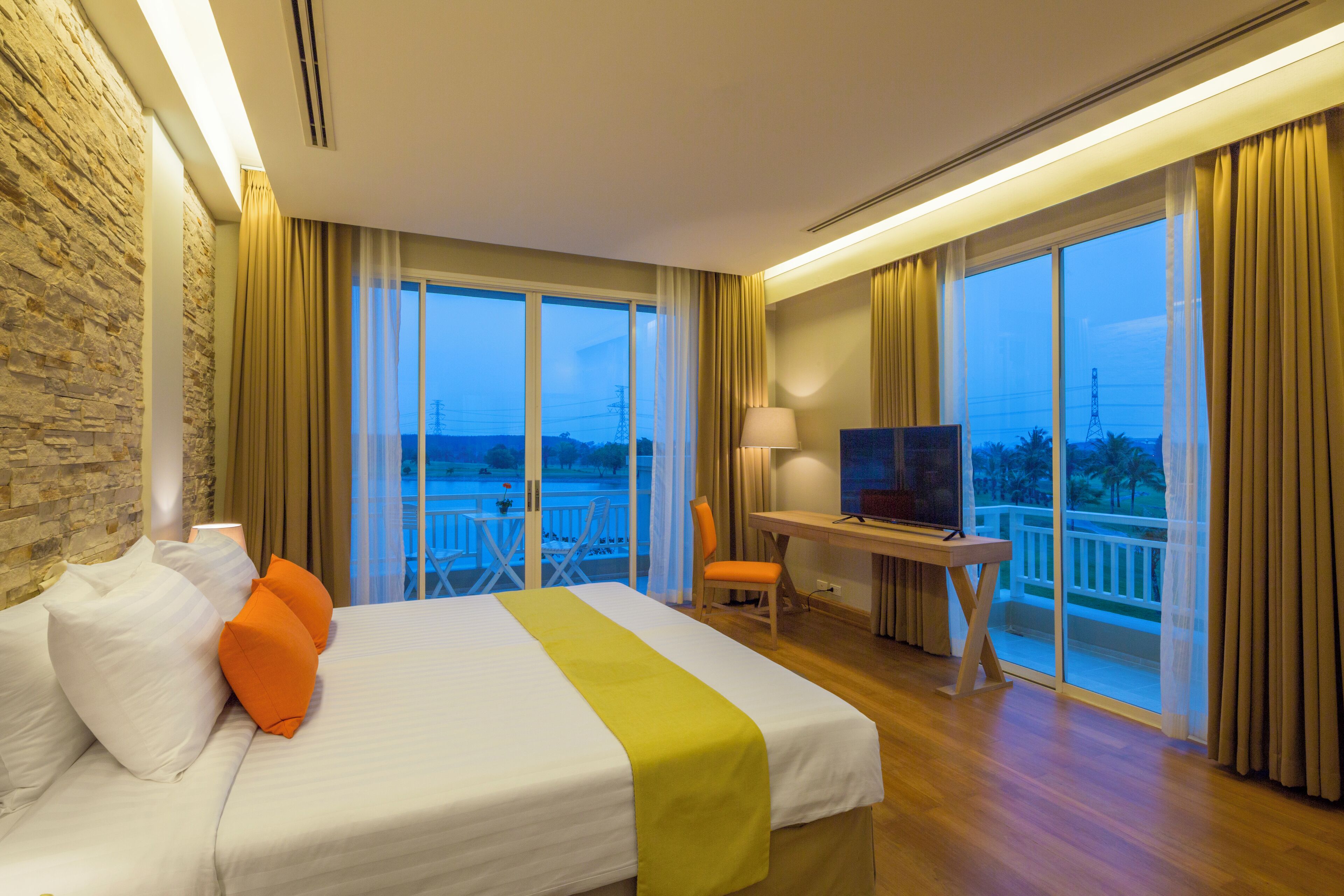 3 bedrooms, minibar, in-room safe, desk