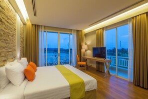 3 sovrum, minibar, värdeförvaringsskåp på rummet och skrivbord