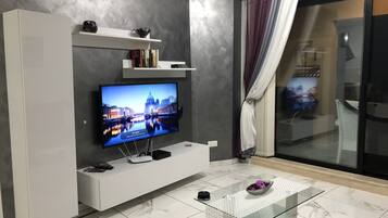 Comfort Apartment, 2 Bedrooms, Sea View | Egyptian cotton sheets, premium bedding, down duvets, memory-foam beds
