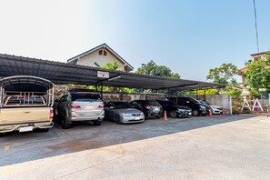 Free self-parking - Grannylla Residence Charoenkrung (Bangkok)