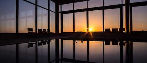 Indoor pool, sun loungers