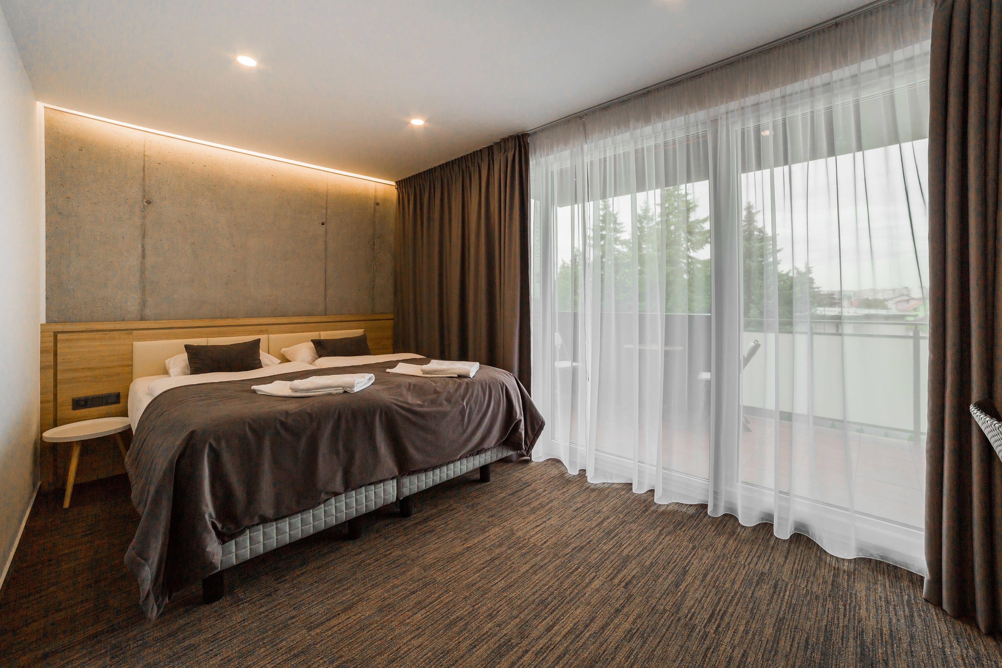 Double Deluxe with pool access | Minibar, in-room safe, desk, rollaway beds