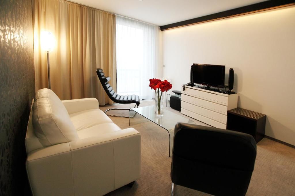 apartment exclusive with pool access | minibar, in-room safe, desk, rollaway beds