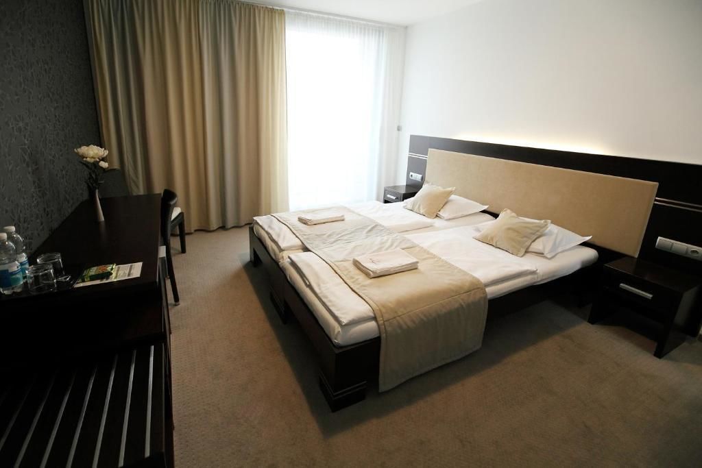 apartment exclusive with pool access | minibar, in-room safe, desk, rollaway beds