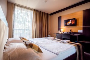 Minibar, in-room safe, desk, rollaway beds - Hotel Dolphin (Senec)