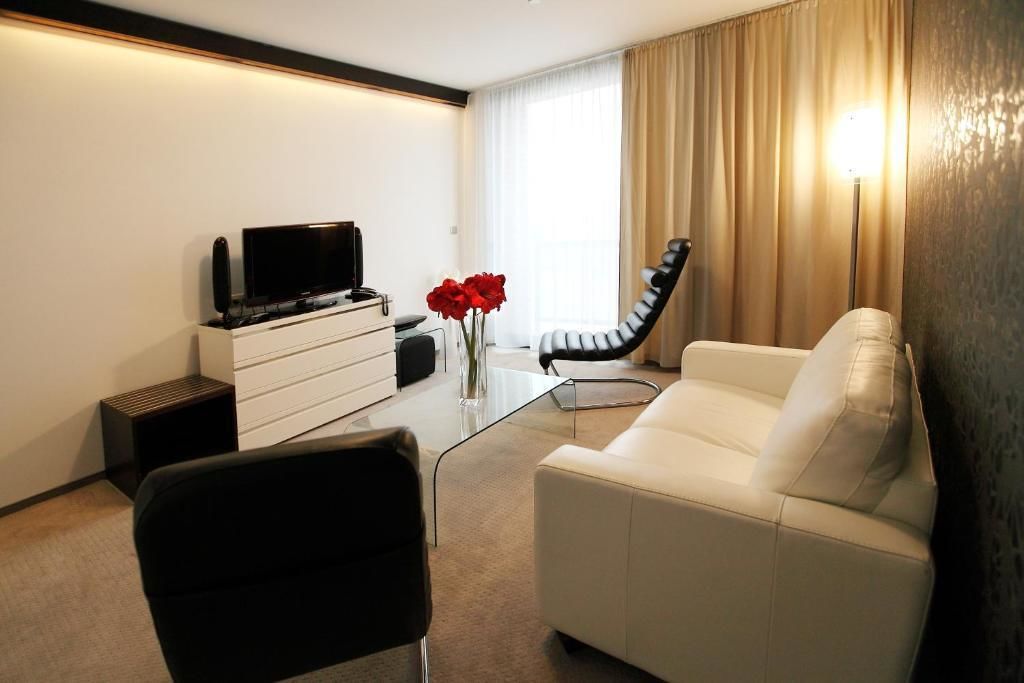 apartment exclusive with pool access | minibar, in-room safe, desk, rollaway beds