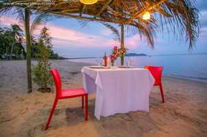 Breakfast, lunch, dinner served; Thai cuisine, ocean views 