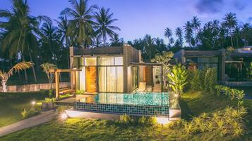 Deluxe Beach Pool Villa | Premium bedding, minibar, in-room safe, desk