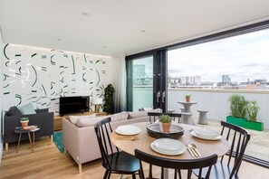 Penthouse, 2 habitaciones, 2 baños (Roof Terrace) | Sala de estar | Televisión de pantalla plana 