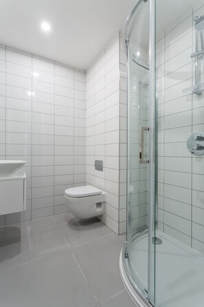 Gratis toiletartikelen, een haardroger, handdoeken