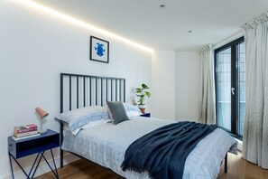 Premium bedding, iron/ironing board, cots/infant beds, free WiFi - Cuckooz Aldgate East Apartments (London)