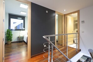 Comfort Duplex, 3 Bedrooms, Terrace, Ground Floor | 1 bedroom, in-room safe, individually furnished, desk - MSB Pool with Terrace (Barcelona)