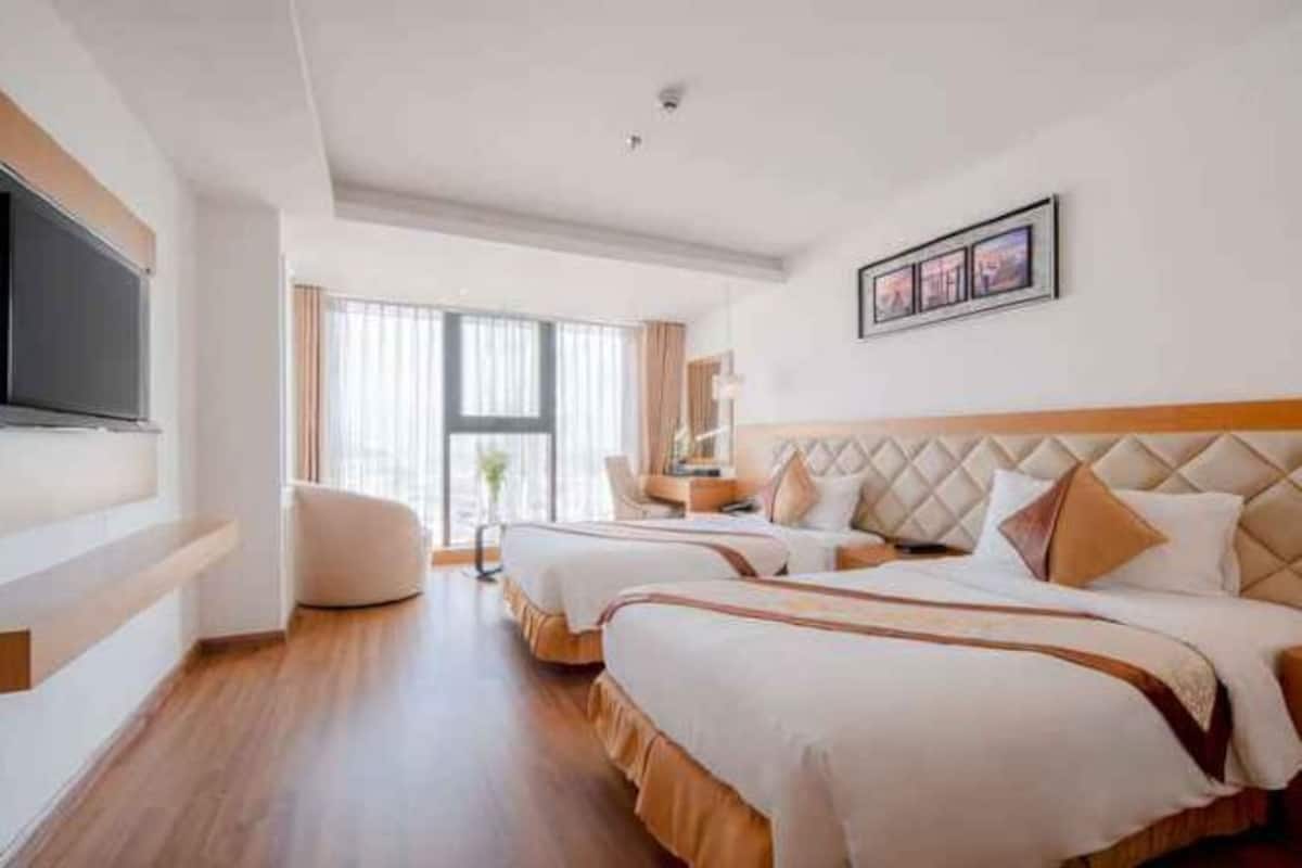 Minibar, Zimmersafe, Schreibtisch, laptopgeeigneter Arbeitsplatz