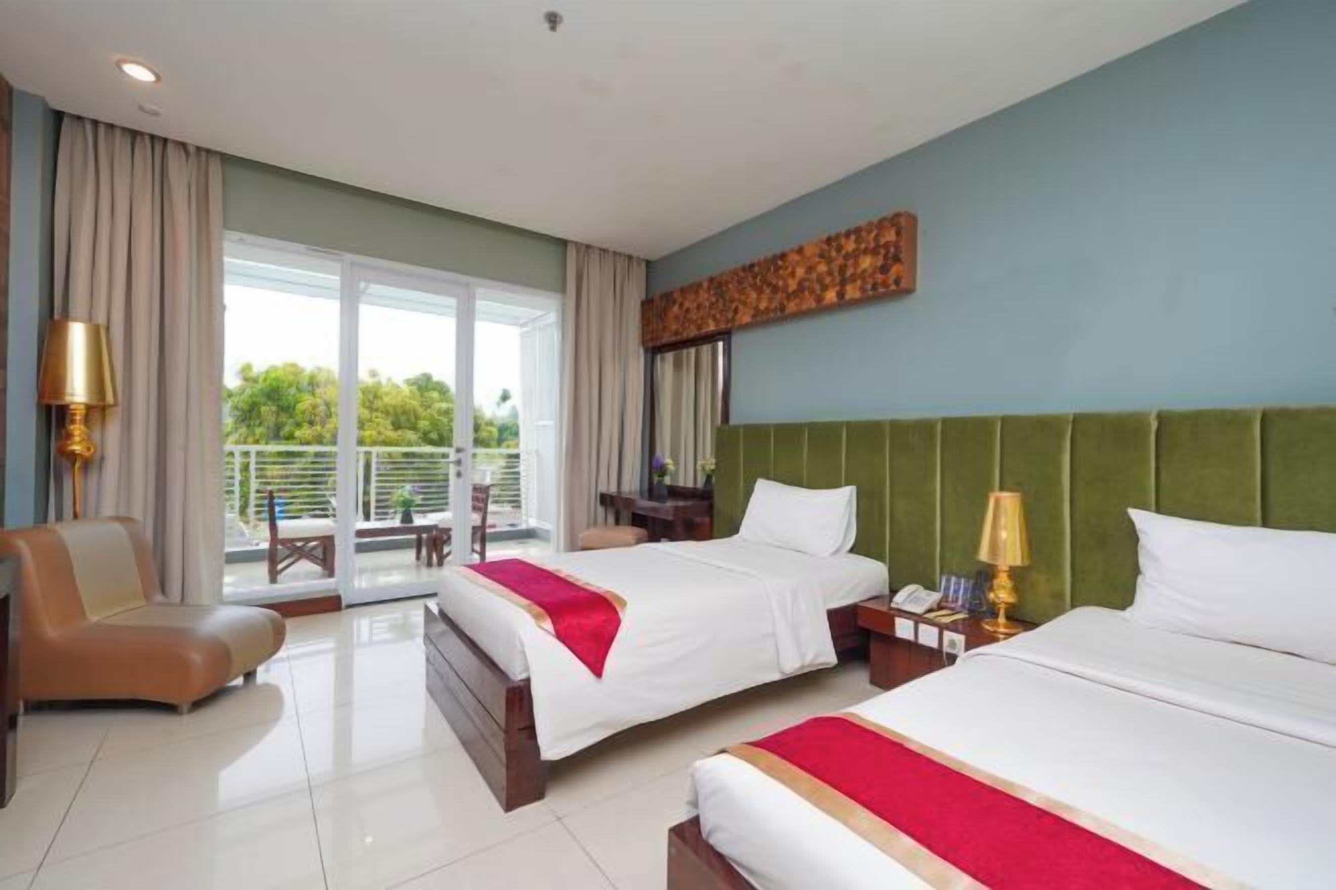 Een kluis op de kamer, een bureau, gratis wifi, beddengoed