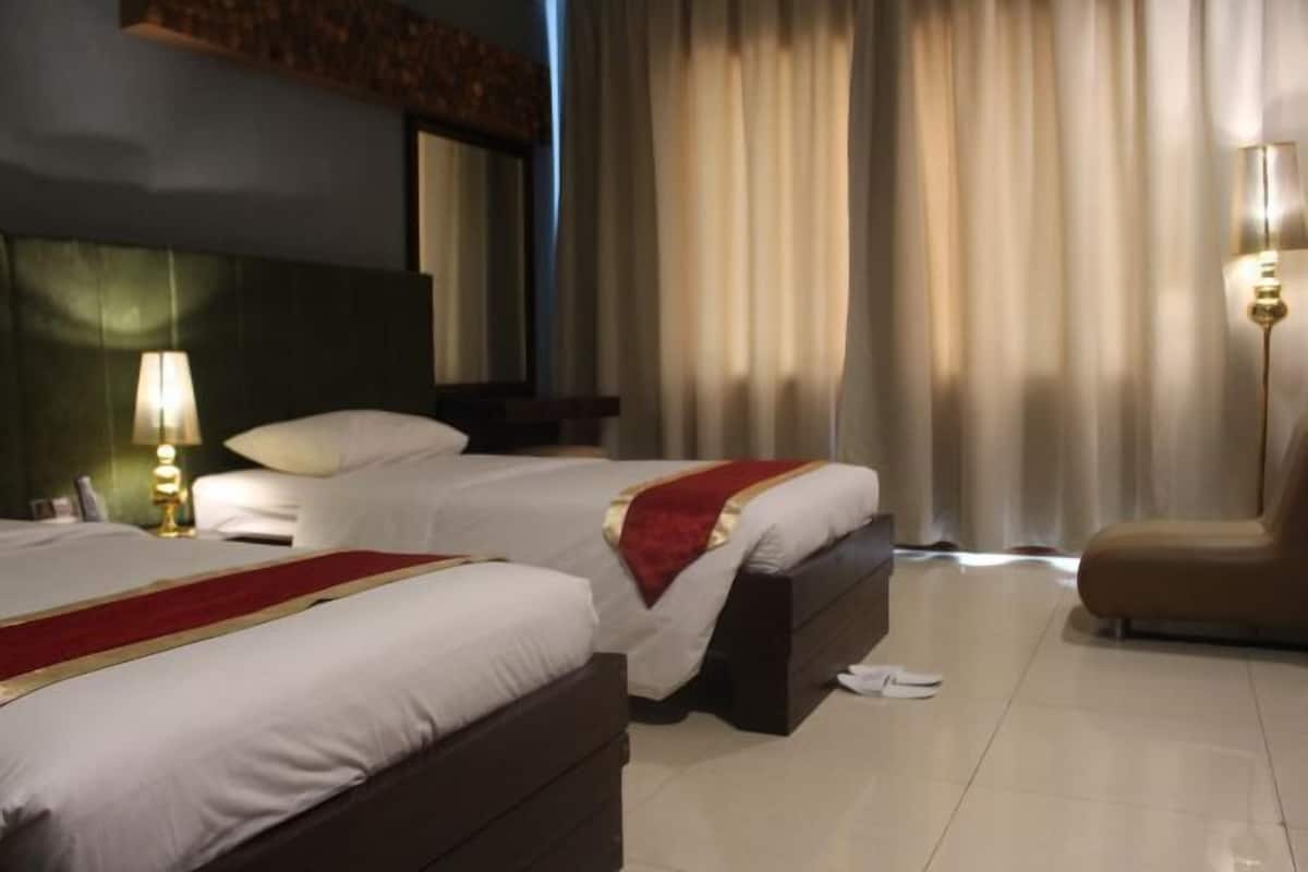 In-room safe, desk, free WiFi, bed sheets