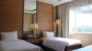Presidential Suite | In-room safe, desk, free WiFi, bed sheets
