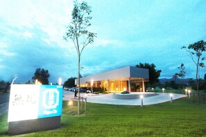 Exterior detail - Pattana Golf Club & Resort-mansion (Si Racha)